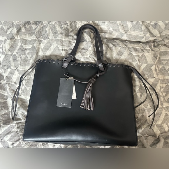 Zara Handbags - New Zara leather tote